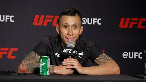 UFC’s Jeff Molina says he’s bisexual; first open。